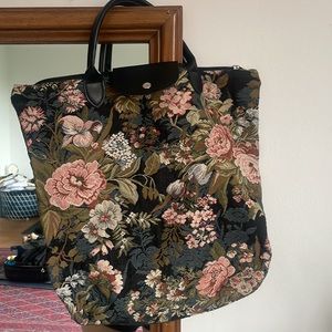 Signare brand hand held zipper foldable tapestry bag!